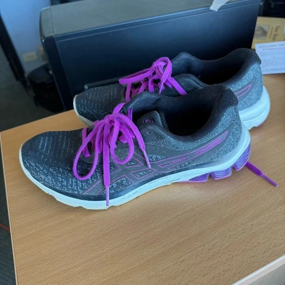 ASICS Athletic Shoes/Runners - Picture 3 of 9